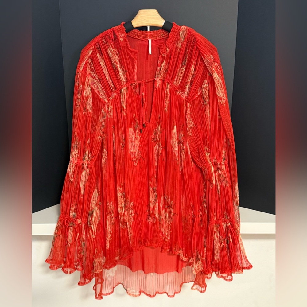 Free People Red Floral Pleated Boho Tunic Blouse Bell Sleeve Small - Picture 5 of 7